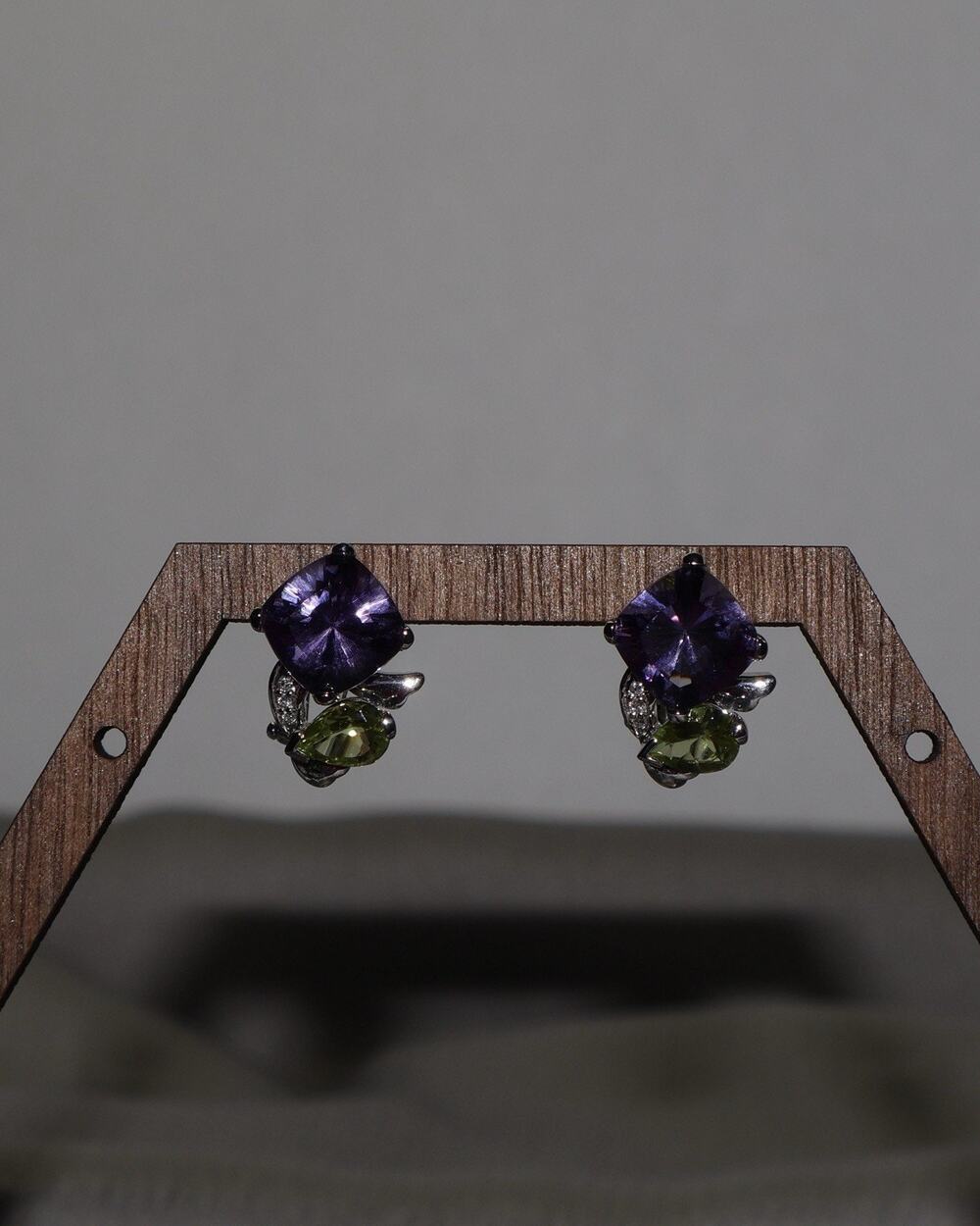 14k White Gold Amethyst, Peridot & Diamond Earrings 7.4G /0.7in